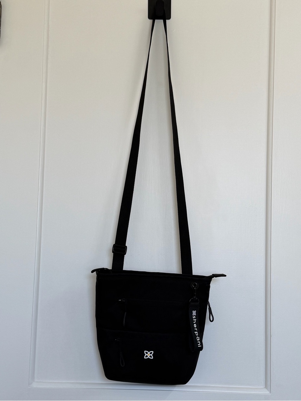 Sherpani Black Compact Crossbody Sling Bag - Picture 2 of 15